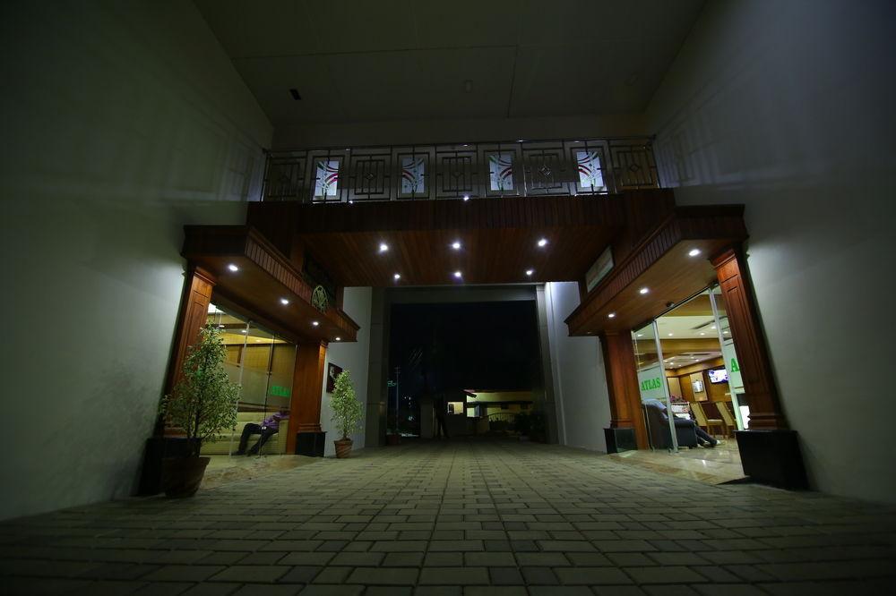 Atlas Airport Hotel Apartment Nedumbassery Exteriör bild