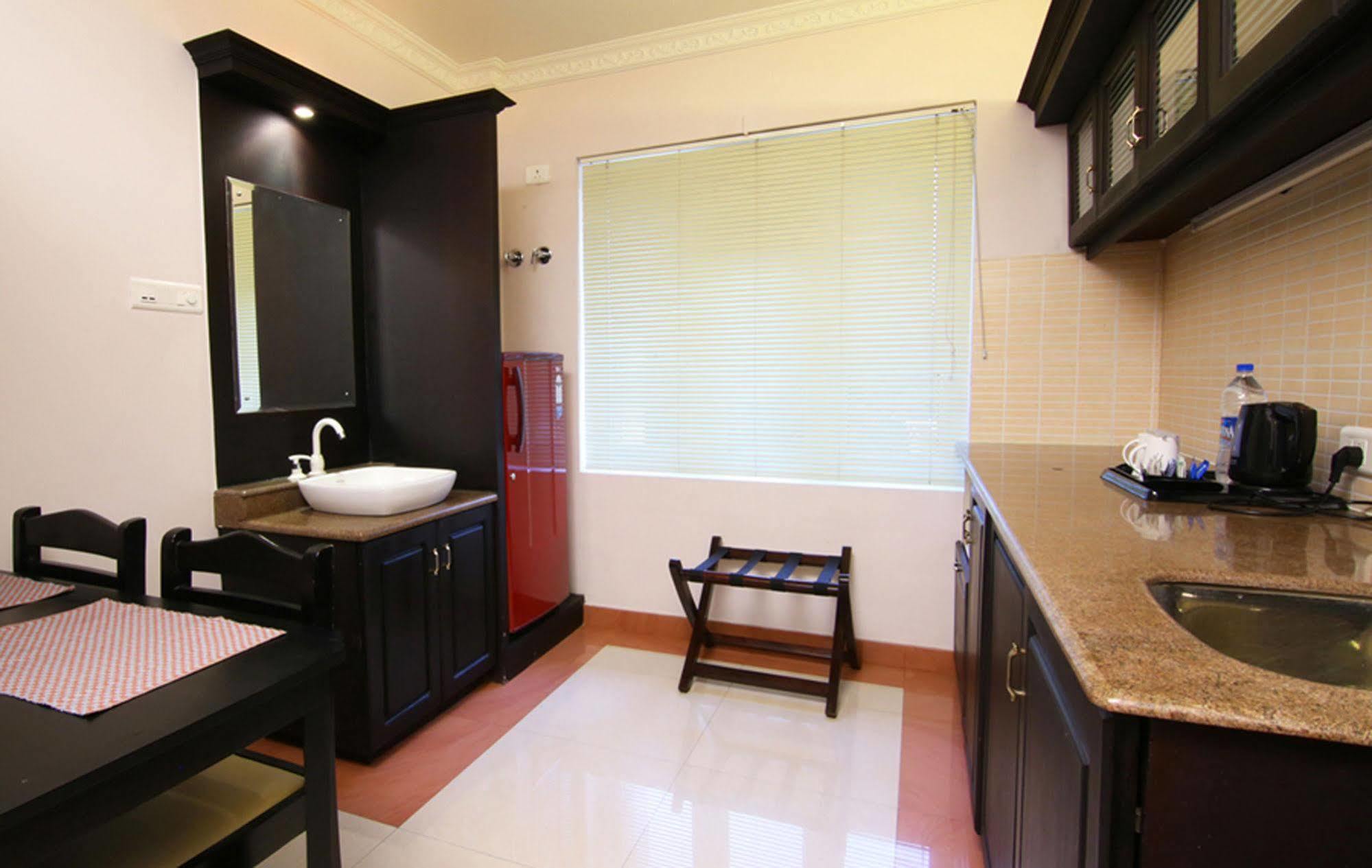 Atlas Airport Hotel Apartment Nedumbassery Exteriör bild