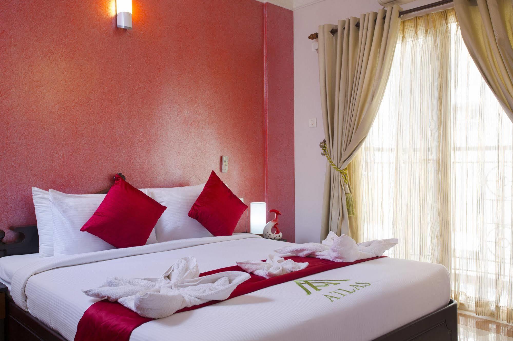 Atlas Airport Hotel Apartment Nedumbassery Exteriör bild